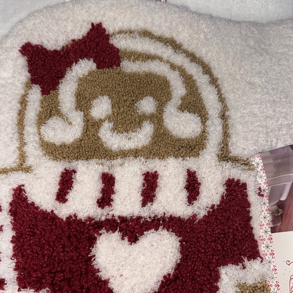 Sleigh Hill Gingerbread Girl and Boy Plush Bathroom Rug - Picture 6 of 8